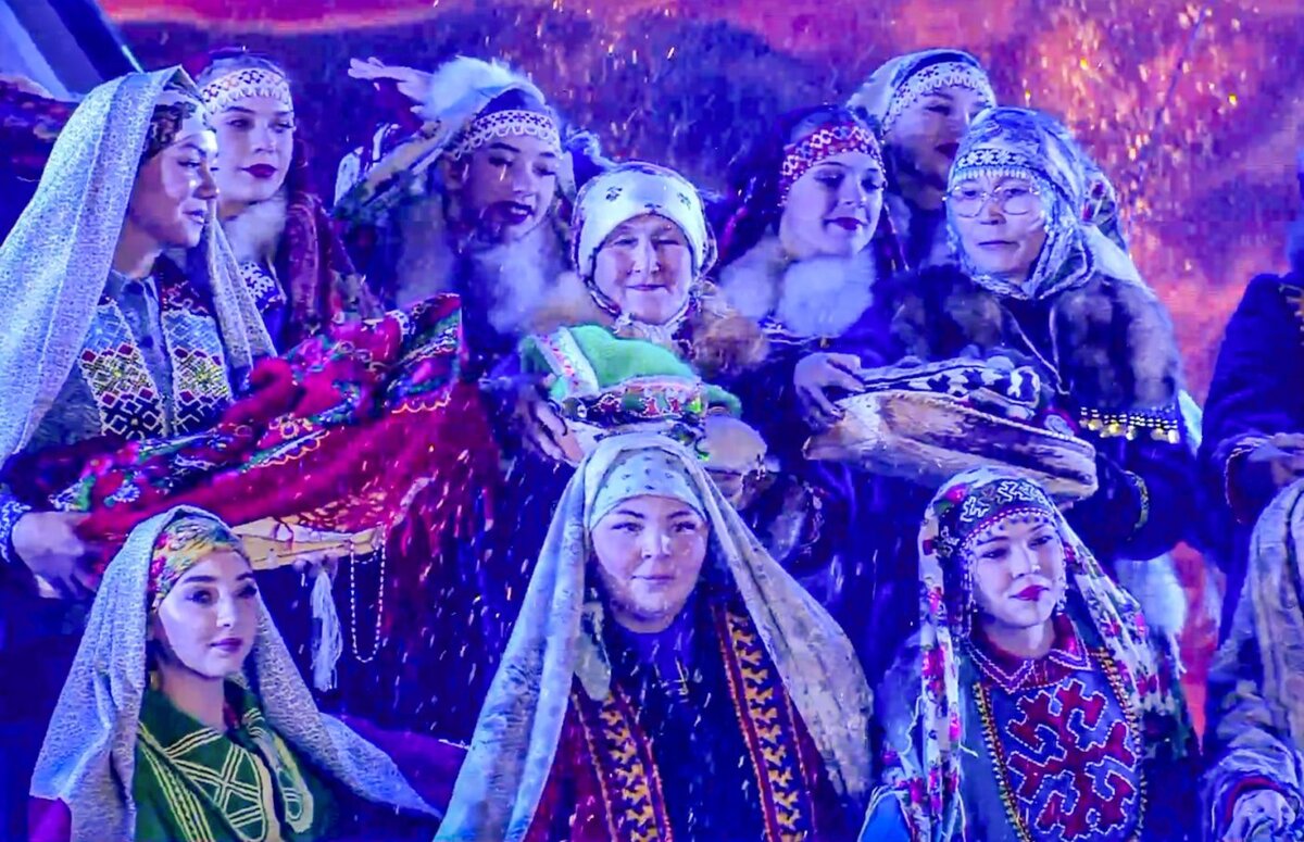    Молодежь Югры в восторге от шоу, которое устроили артисты автономного округа на главной сцене ВДНХ