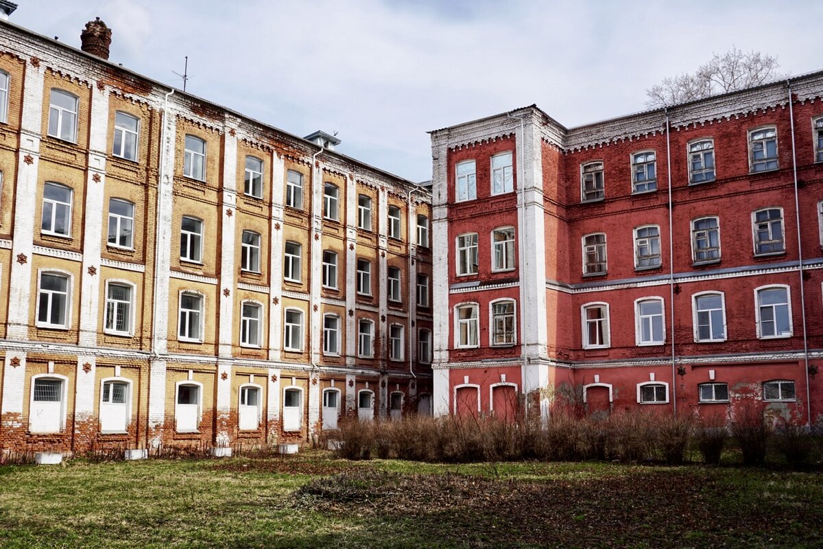 Прогулка до разрушенной фабрики, заброшенного военного городка и забытого  погоста | Фёдор Тенин | Дзен