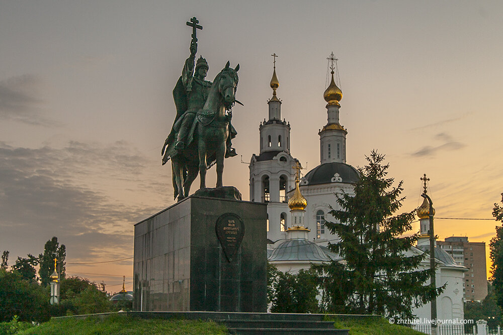 Памятник Ивану Грозному. Памятник Ивану Грозному в Орле. Памятники орла Ивану Гро. Памятник Ивану 4 в Орле.