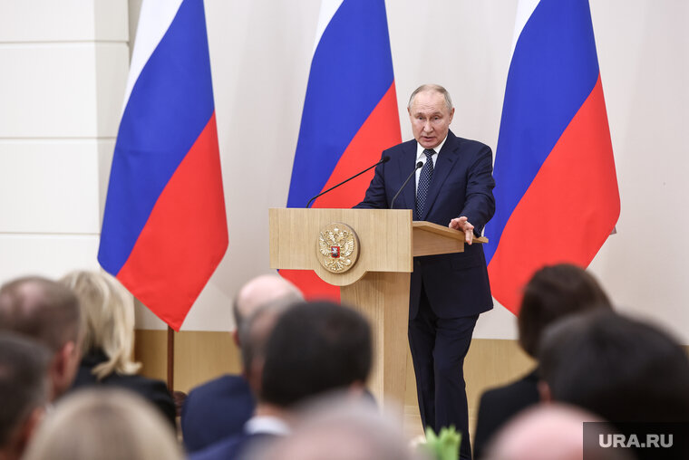    Владимир Путин наградил работников завода и врачей из «Микрохирургии глаза»