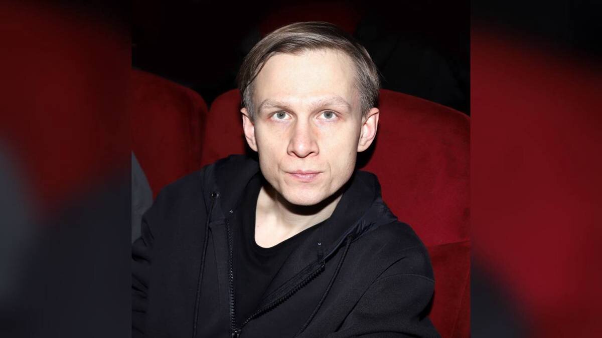    Актер Евгений Антропов на премьере сериала «Сансара», в котором он исполнил роль Петра / Фото: Personastars