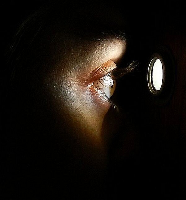 Изменение сайт картинки: https://clck.ru/36khU8 Смотрит в глазок