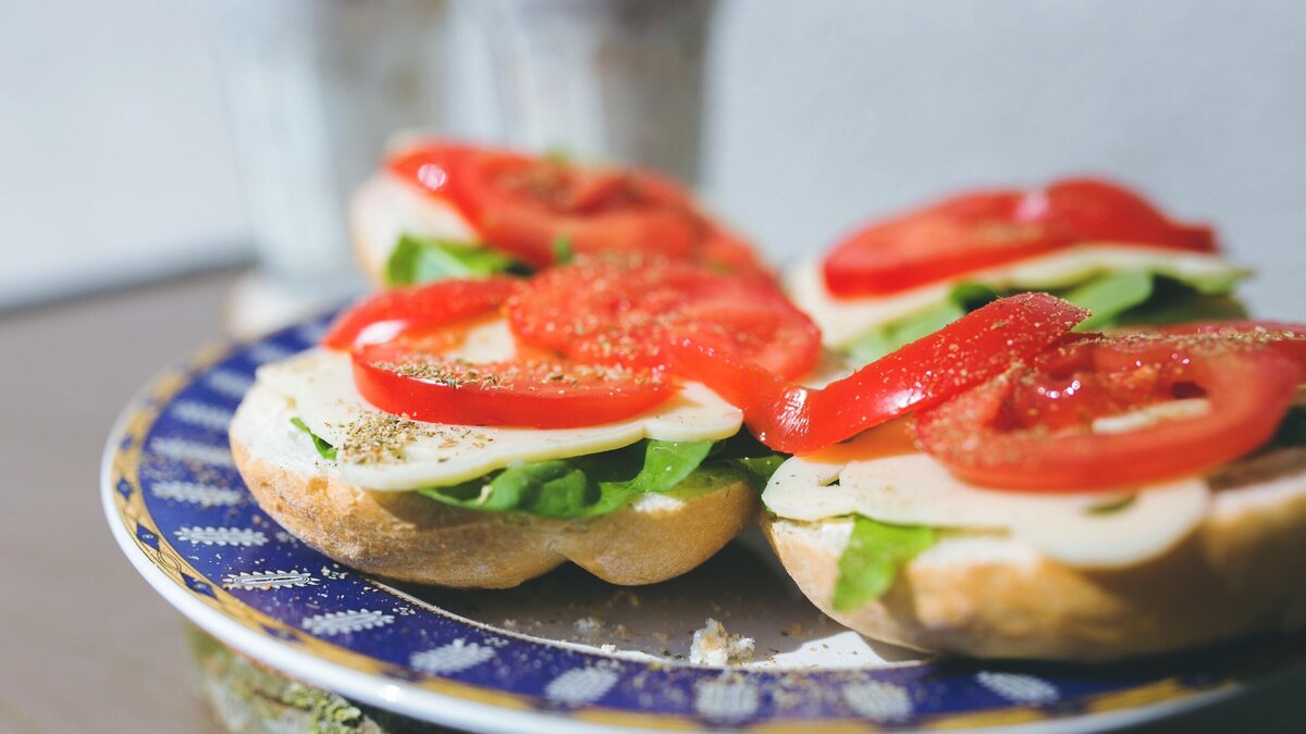    Как утолить голод и не навредить здоровью? Врач назвал самый опасный перекус для пожилых© PxHere