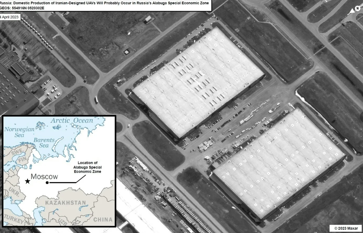 Как заявляет Джон Кёрби, по сравнению с этим спутниковым снимком производственной площадки в "Алабуге", сделанным весной этого года, там произошли очень серьезные изменения. Фото и инфографика Махаr