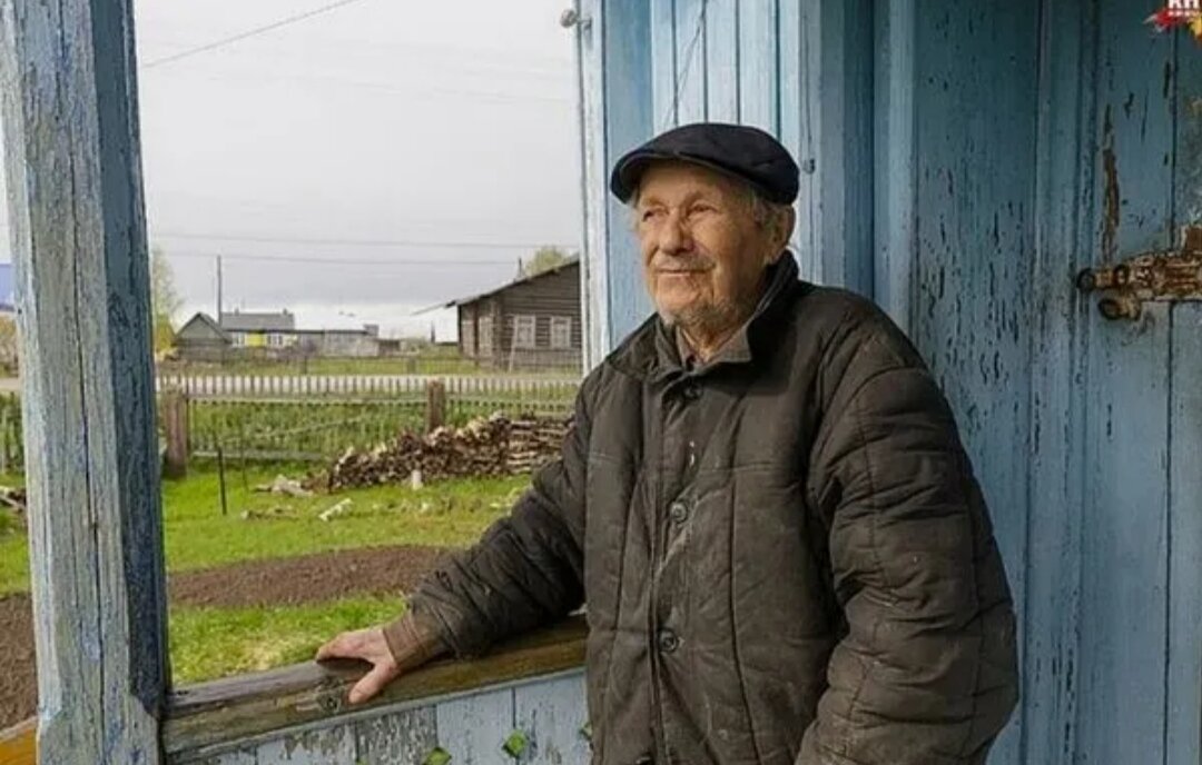 Жизнь пенсионерки в селе. Евгений Попов Коми. Евгений Попов Айкино. Попов Евгений Васильевич. Деревенский дедушка.