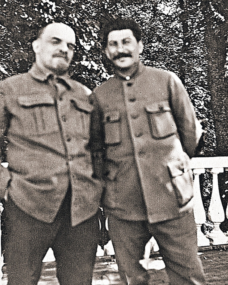 Фотография ленин сталин. Ленин и Сталин в Горках 1922. Иосиф Сталин и Ленин. Ленин Владимир Ильич и Сталин Иосиф Виссарионович. Владимир Ленин и Иосиф Сталин.