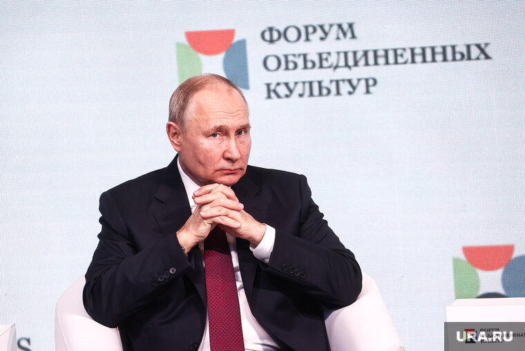    Владимир Путин вручил медаль начальнику отдела «Мостострой-11»