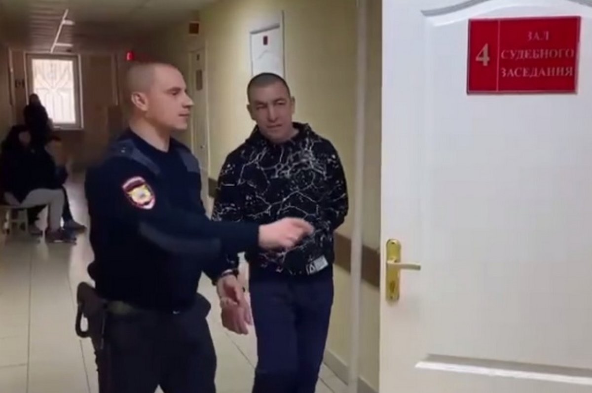    В Хабаровске муж с женой выбросили на помойку тело убитого гостя в ковре