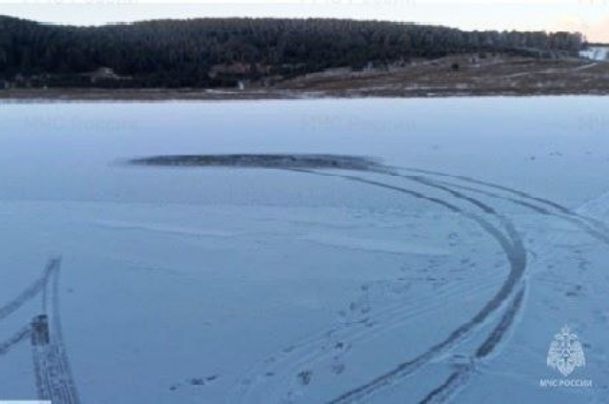    Автомобиль «Нива» с водителем провалился под лед Братского водохранилища