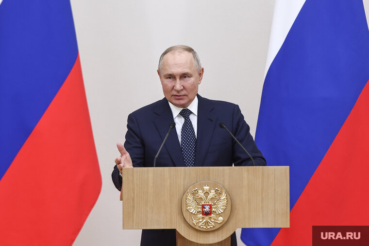    Путин наградил званиями шестерых нефтяников из разных компаний ЯНАО
