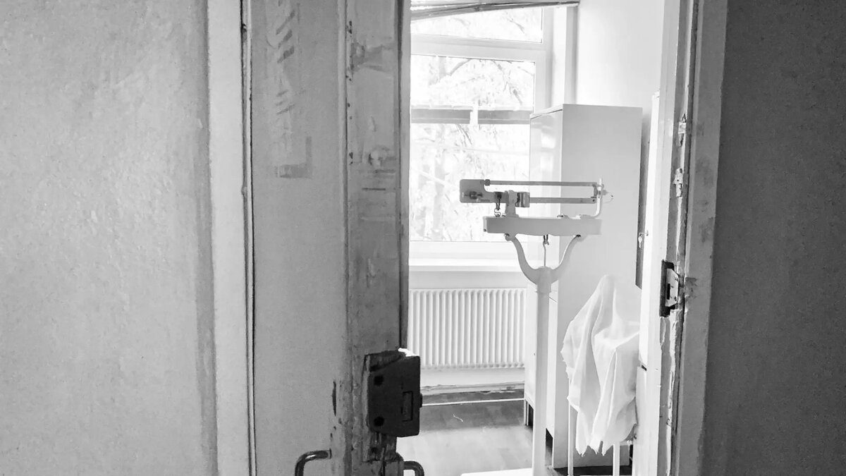     Длительное соблюдение низкокалорийного режима питания и высокие темпы снижения веса чреваты ухудшением самочувствия и развитием опасных патологий.