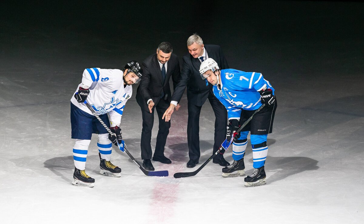    Сургутские газовики провели товарищеский матч по хоккею