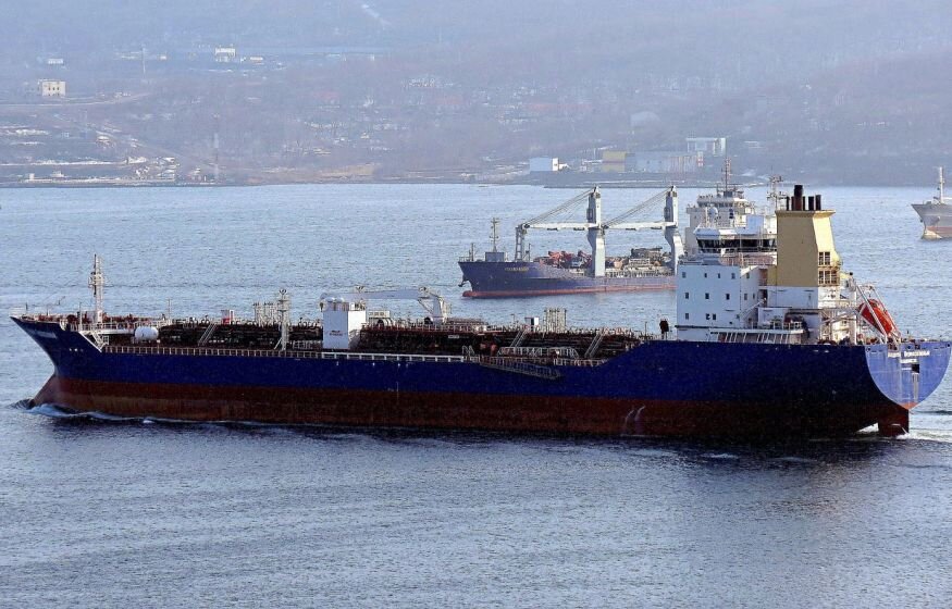    Греческие грузоперевозчики прекратили транспортировку нефти из России из-за санкций США