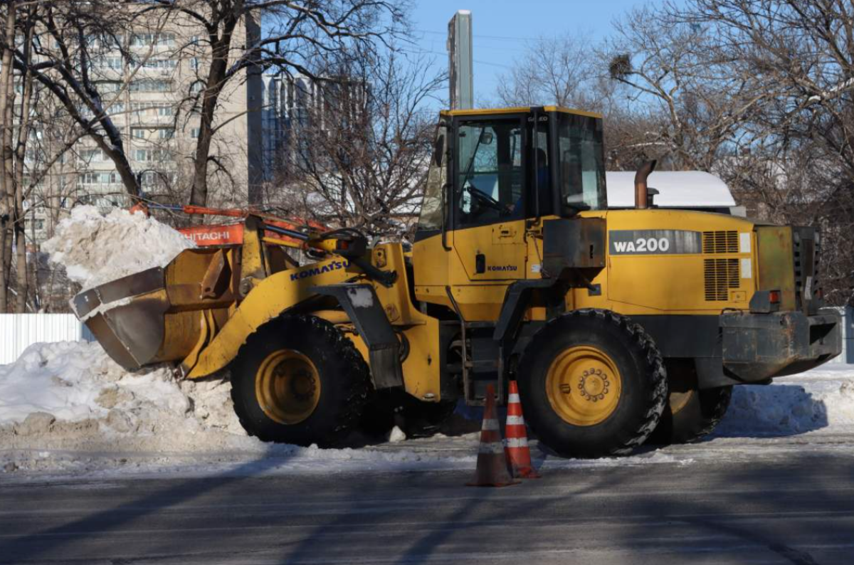    В Хабаровске три снегоотвала будут принимать снег бесплатно до конца недели