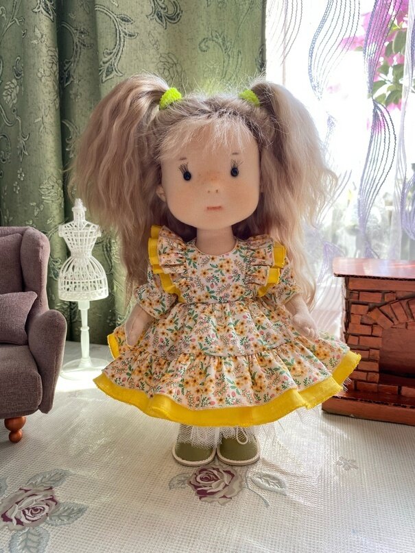 Жительница Тебетеево летом разводит цветы, а зимой шьет куклы