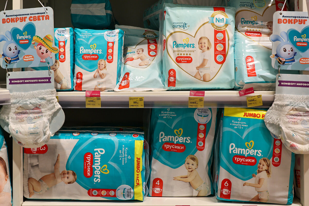 Подгузники здорово облегчают уход за малышом. Потому упаковка одноразовых трусиков —лучший подарок для молодых родителей. Фото: Petrov Sergey/globallookpress.com