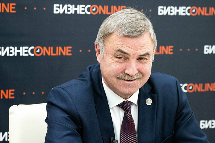    Фарит Ханифов: «Через республику проходят сегодня самые ключевые дороги, новейшие транспортные артерии Российской Федерации. Вот это важно» Фото: Андрей Титов