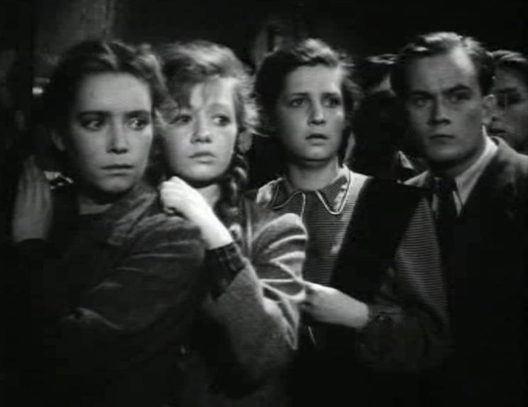 Кто из известных актеров сыграл совсем маленькие роли в фильме "Алые ...