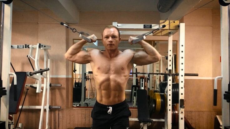 Сведение рук в кроссовере перед собой