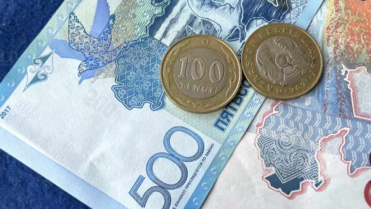 Казахстан 10000 тенге назарбаев. 10000 тенге назарбаев. Деньги тенге. Казахский тенге. Миллион тенге.