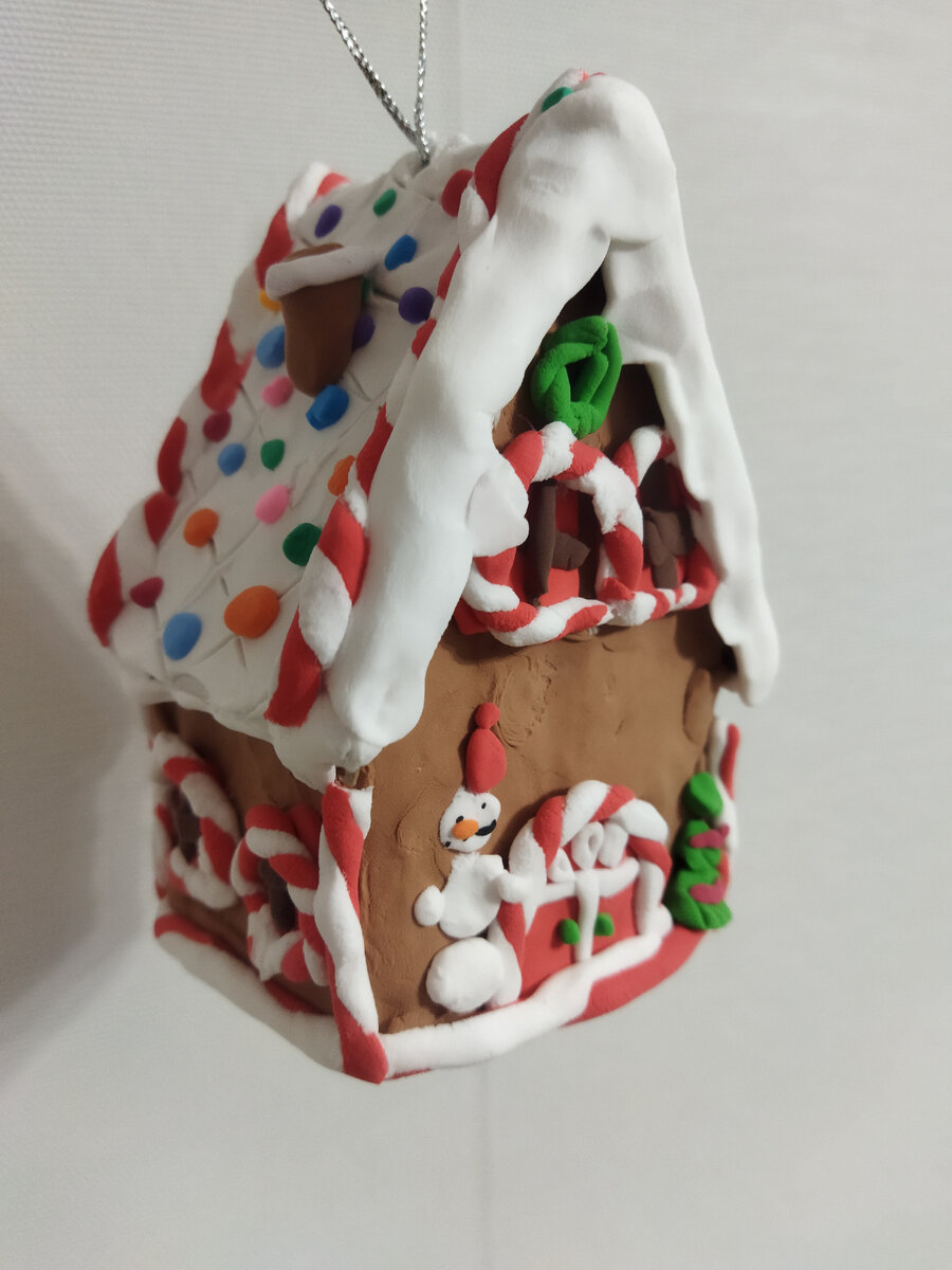 Пряничный домик из пластилина