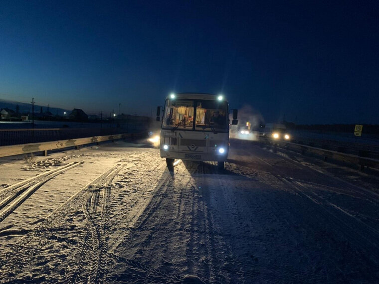    В автобусе, который попал в ДТП ранним утром, находились шесть пассажиров, никто не пострадал