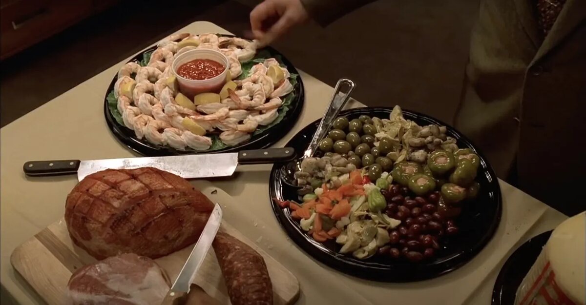 Обыкновенный ужин в сериале «Клан Сопрано»   📷