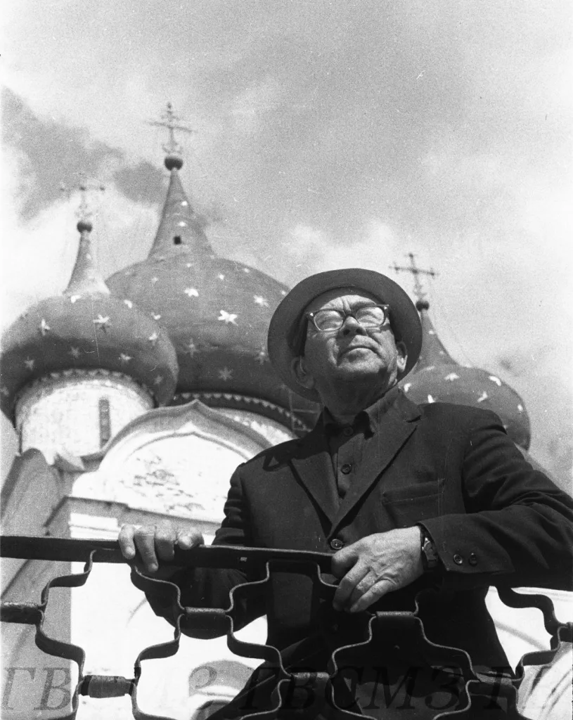 А.Д. Варганов на фоне Суздальского кремля.