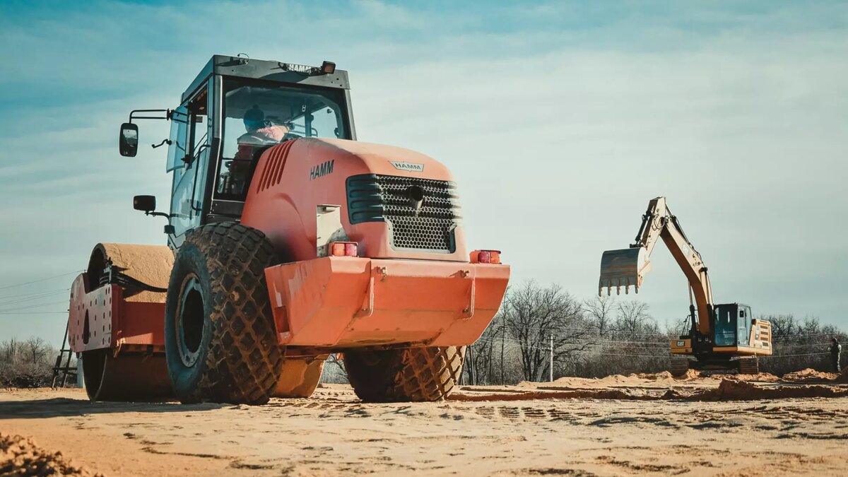     Верховный суд Удмуртии конфисковал у жителя республики в пользу государства гусеничный экскаватор — мужчина управлял им, не имея на это прав, сообщила Объединенная пресс-служба судов региона.