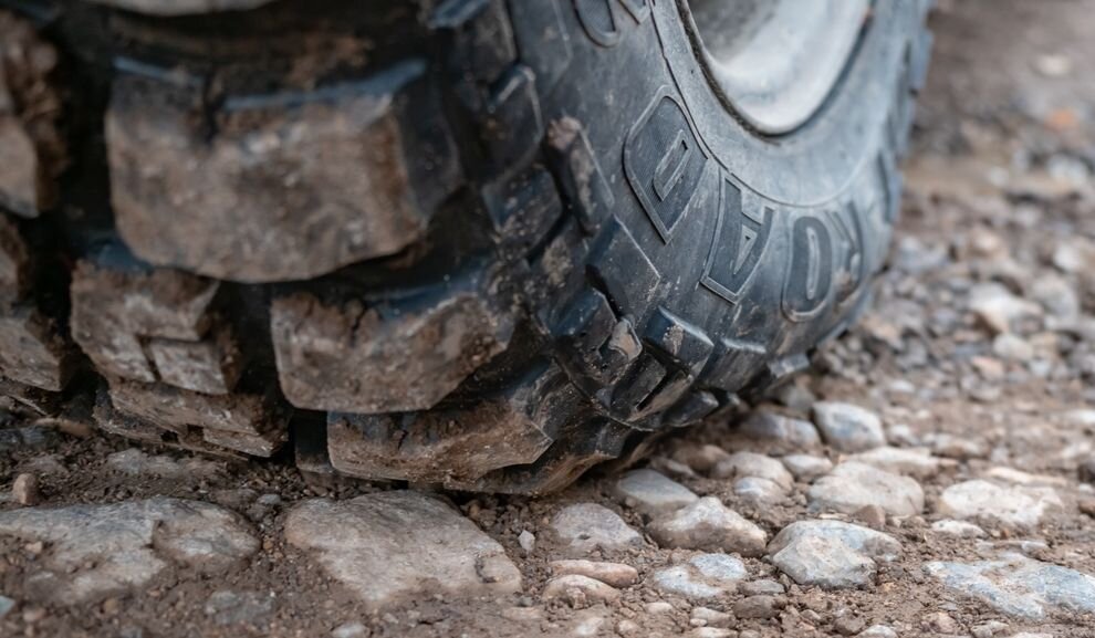 Шины срок службы лет. Шины Cordiant off Road 2. Кордиант грязевая. Грязевые покрышки 260 мм. Низкопрофильная грязевая резина r20.