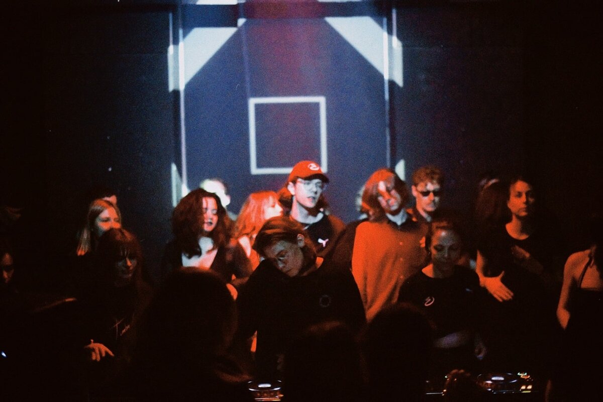 , 13/32. Резонанс мутабор. Мутабор открытая площадка. Мутабор клуб москва. Мутабор клуб.