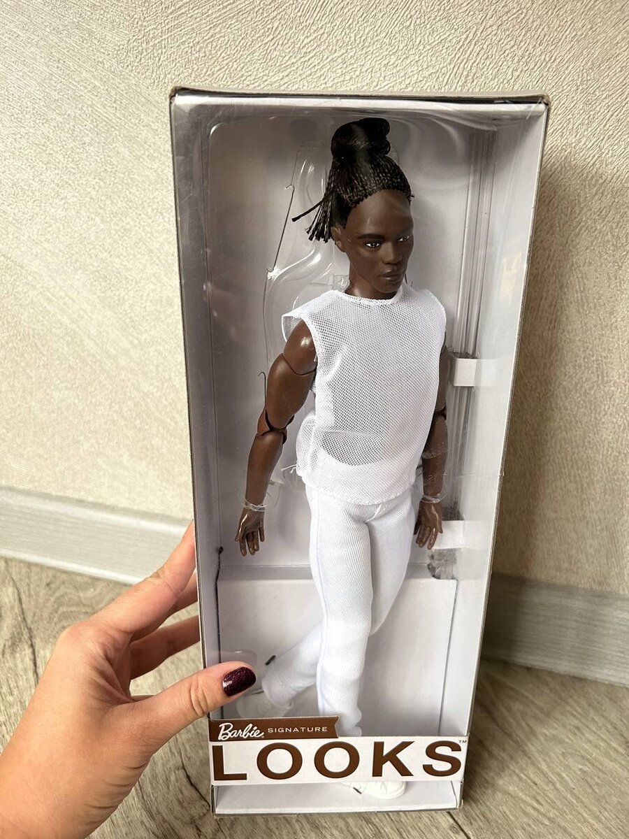 Джон Лукс в коробке, листайте галерею