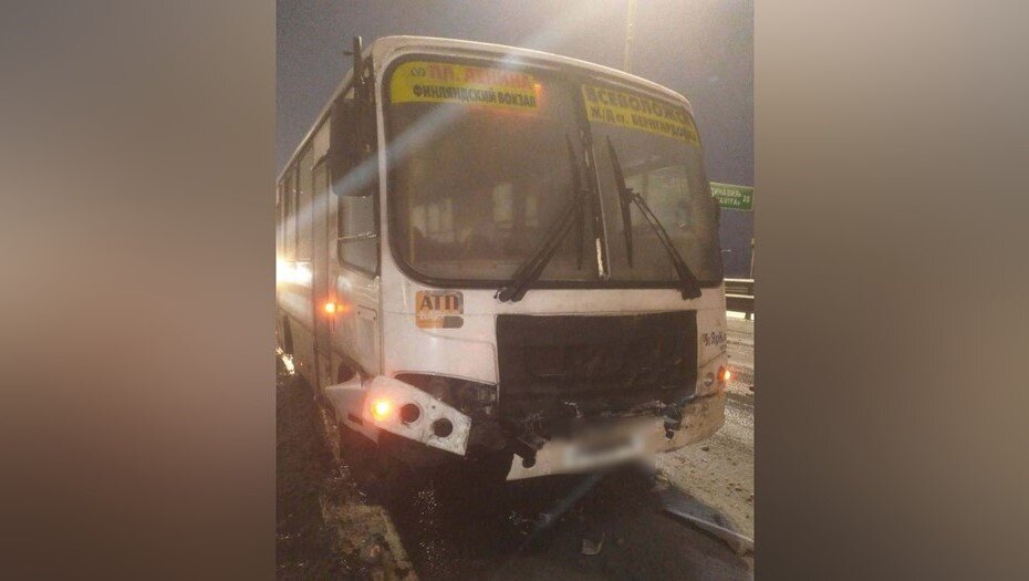    Последствия аварии на КАД в Петербурге утром 24.11.2023. Автор фото: Пресс-служба ФКУ Упрдор "Северо-Запад"