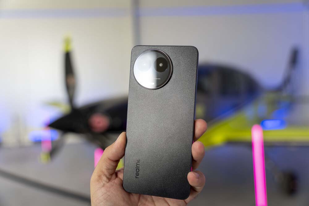 Дизайн смартфона Realme 11 5G