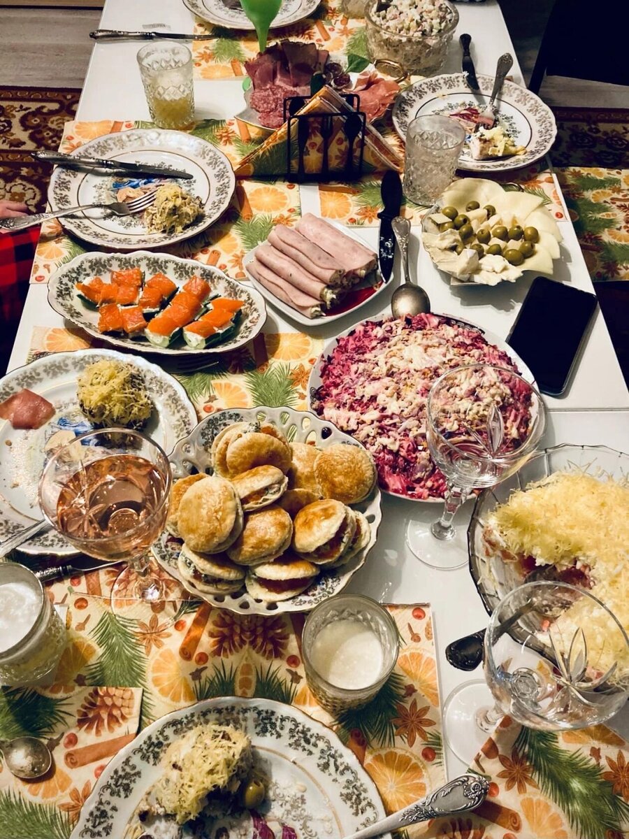 Фрагмент домашнего новогоднего стола. 