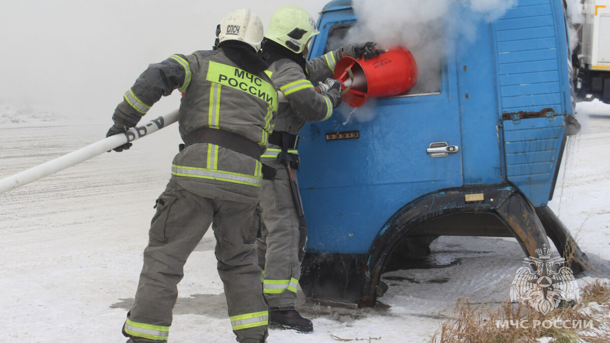 Пострадавших вытаскивали на носилках