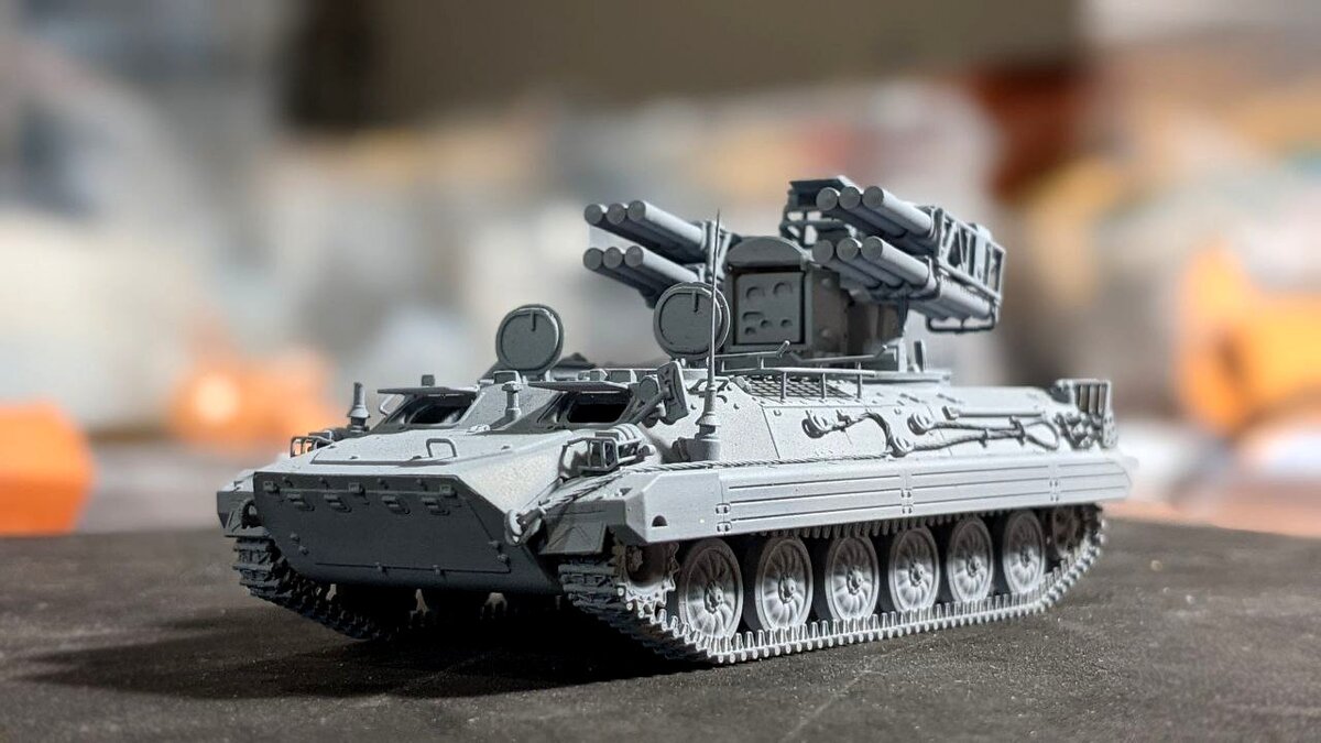 Приветствую друзья. Только ленивый ещё не выпустил Леопарда в своём исполнении. В этот раз подключился Amusing Hobby, без украинских флагов и отметок.-11-3