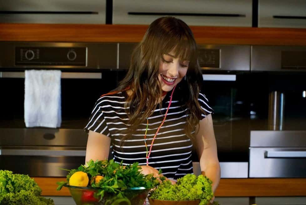 Стоп-кадр из сериала «Полнолуние»