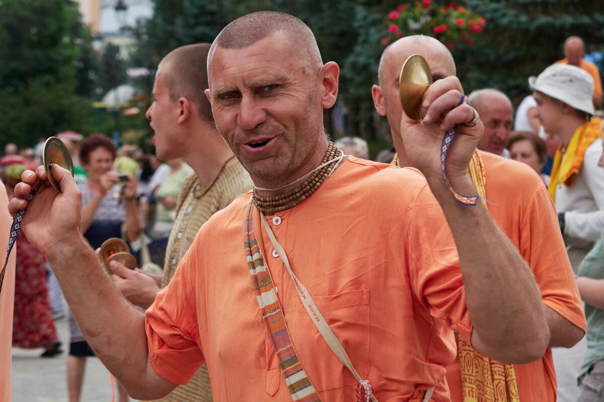 Харе кришна секта. Харе кришна секта. Харе кришна секта. Хари кришна хари рама секта. Кришнаиты в сыктывкаре.