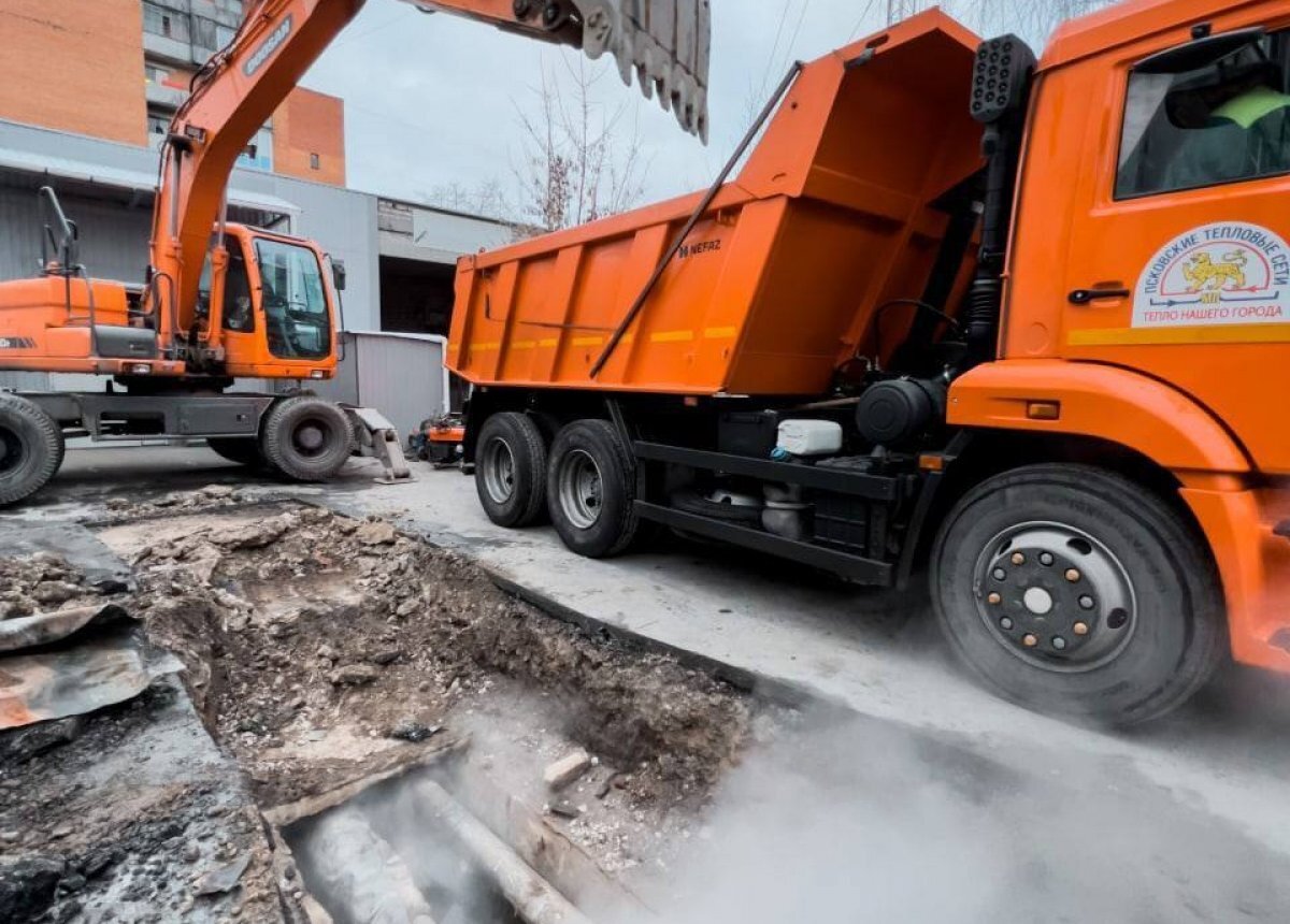    19 жилых домов и больница остались без отопления из-за утечки в Пскове