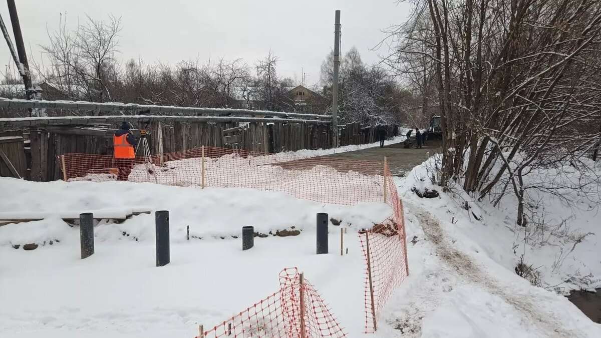     Сроки реконструкции трамвайных путей в Сормове были сорваны из-за того, что у подрядчиков не хватало техники и рабочих, а также из-за проблемных участков. Об этом рассказал депутат ЗСНО, член комитета регионального парламента по транспорту Михаил Першин в своем Telegram-канале.