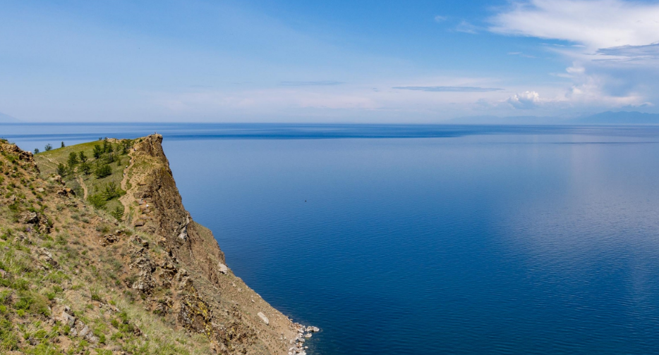 Озеро Байкал, благодаря разнообразию флоры и фауны притягивает внимание исследователей со всего мира.