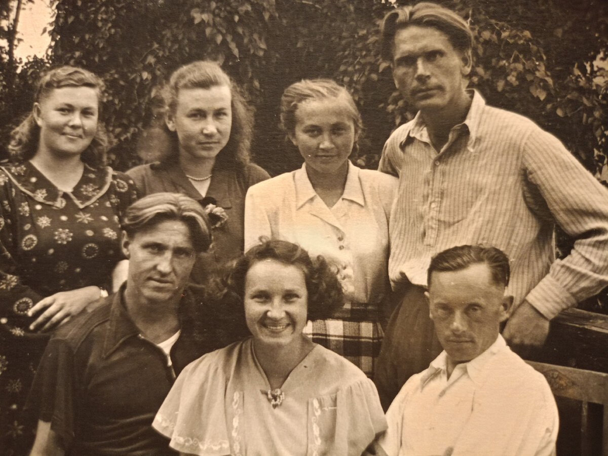 Мама в Вологде. Она внизу. Фото автора