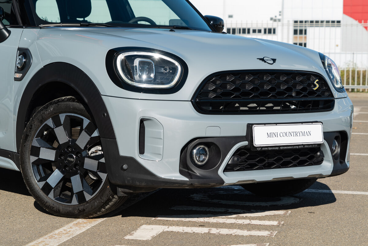 MINI Countryman Cooper SE ALL4 в исполнении Untamed в Атлас. Листайте галерею.