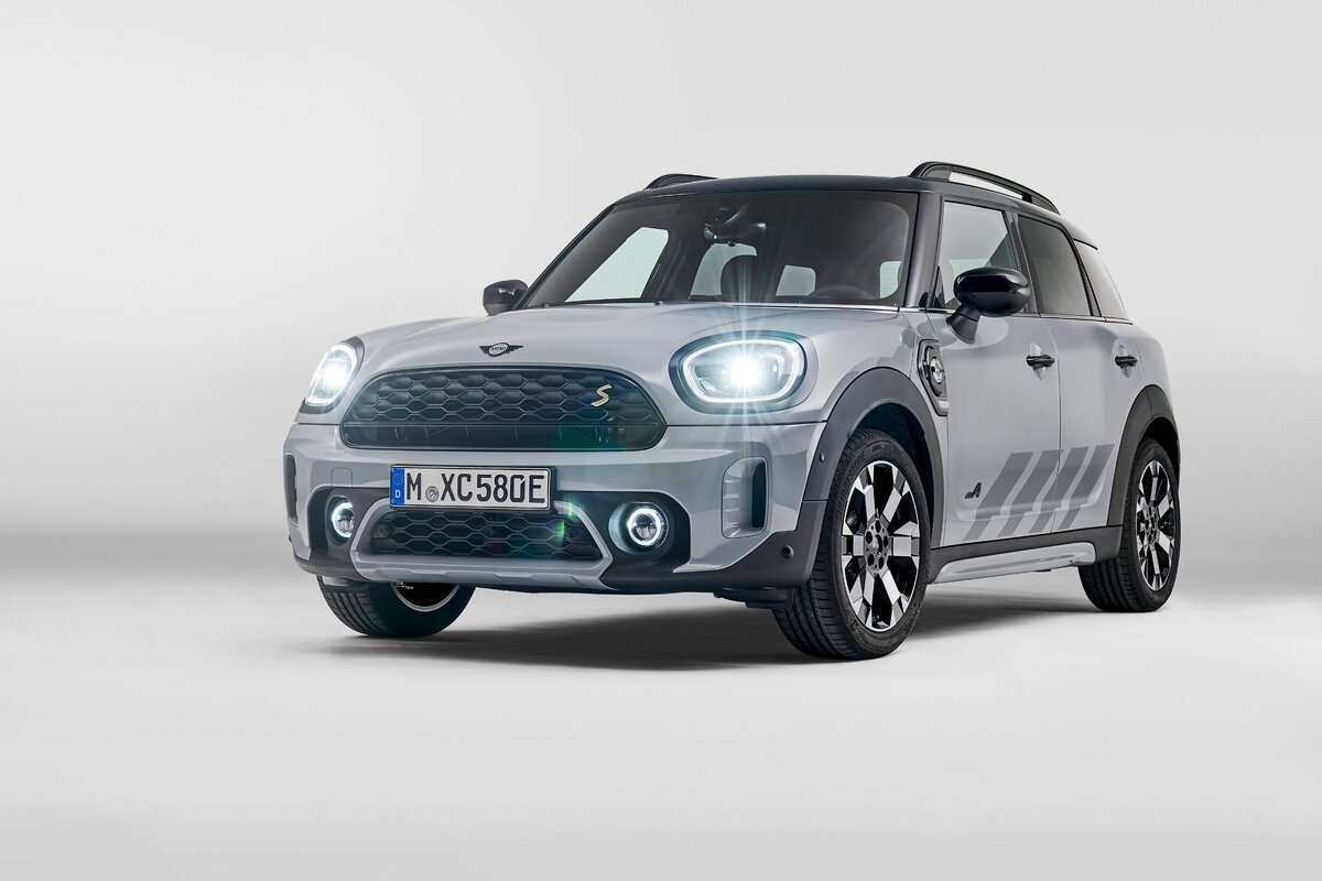 MINI Countryman Cooper SE ALL4 в исполнении Untamed. Листайте галерею. 