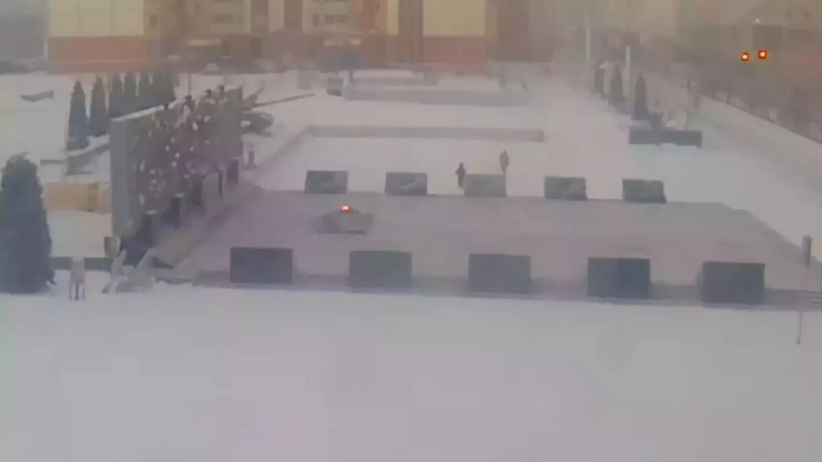     Глава следственного комитета Александр Бастрыкин поручил возбудить уголовное дело из-за «противоправных действий» детей, которые потушили Вечный огонь на площади Памяти Героев в Норильске.