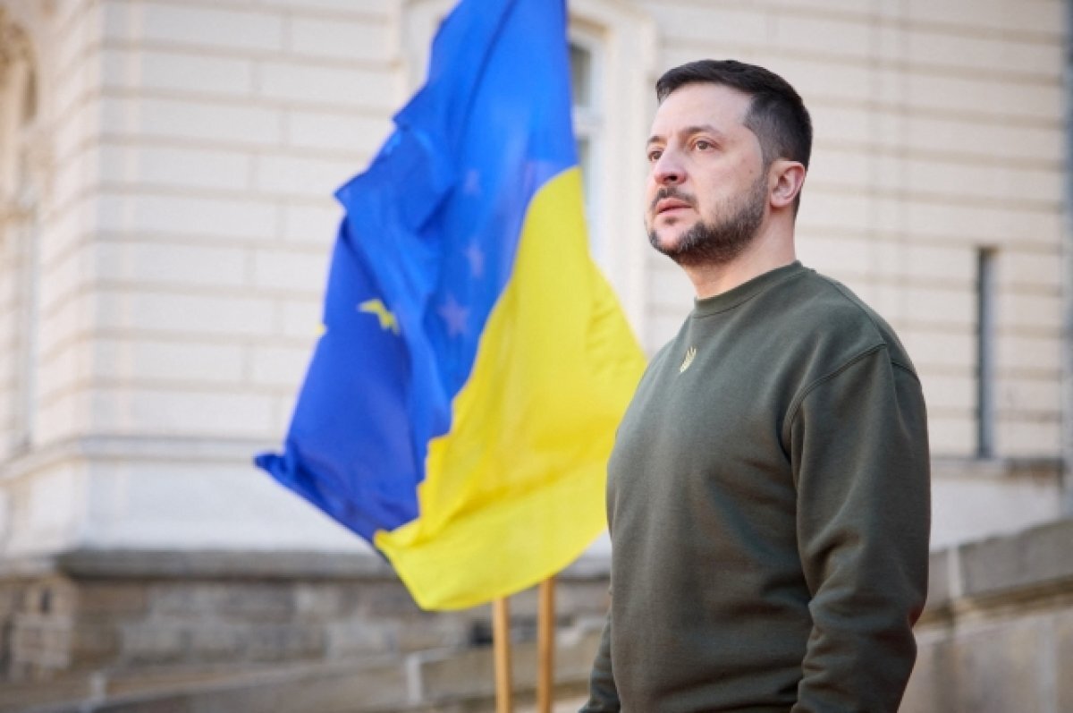    TAС: Зеленский впал в отчаяние из-за ситуации в зоне СВО