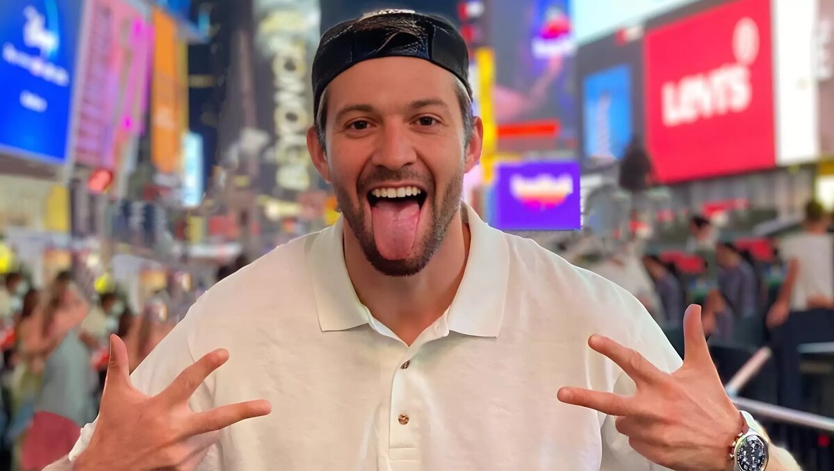     Казанский блогер Азат Кашапов в своем аккаунте в социальной сети Instagram* объяснил позицию касательно нашумевшего ролика. Он извинился перед теми, кого видеозапись действительно обидела.