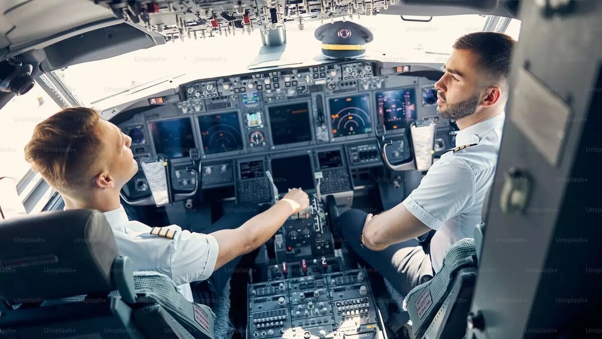     Расследователь авиакатастроф предупредил о том, что у пилотов самолетов наблюдаются побочные явления после прививки мРНК-вакцинами от ковида. Во время пандемии летный состав обязали прививаться. Спустя 2 года выросло число летчиков, страдающих от последствий прививок.