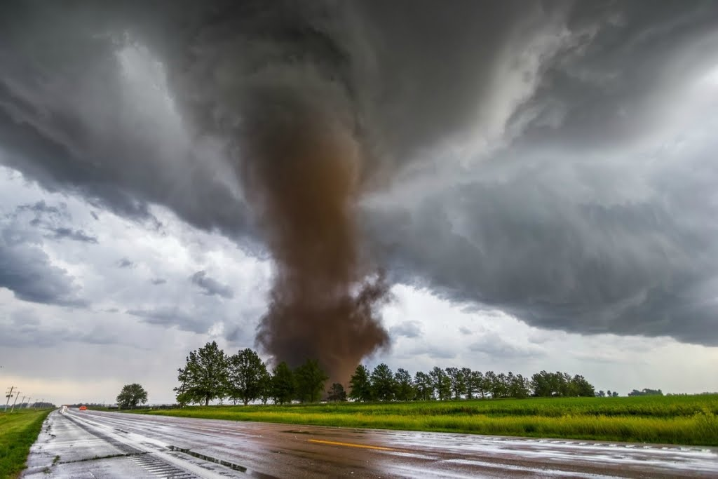 Tornadoes are one of nature. Штат Канзас природа Торнадо. Буря смерч шторм Торнадо. Торнадо в Миссисипи. Торнадо в Хьюстоне.